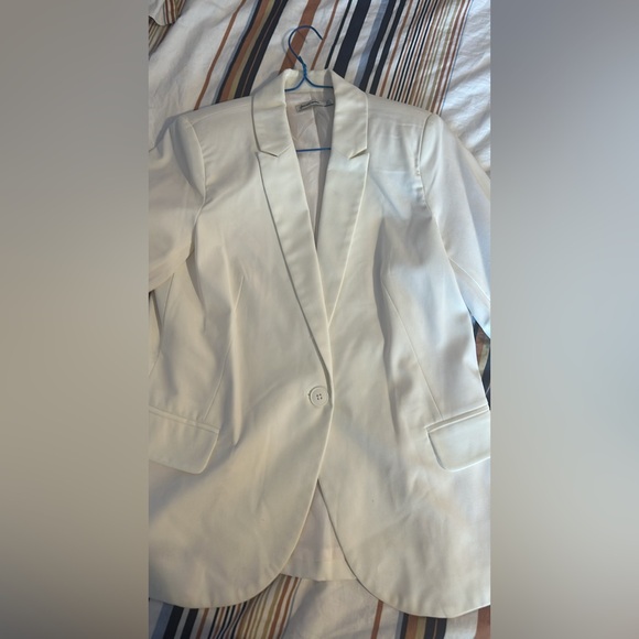Beautiful Stradivarius white Blazer - Picture 2 of 3